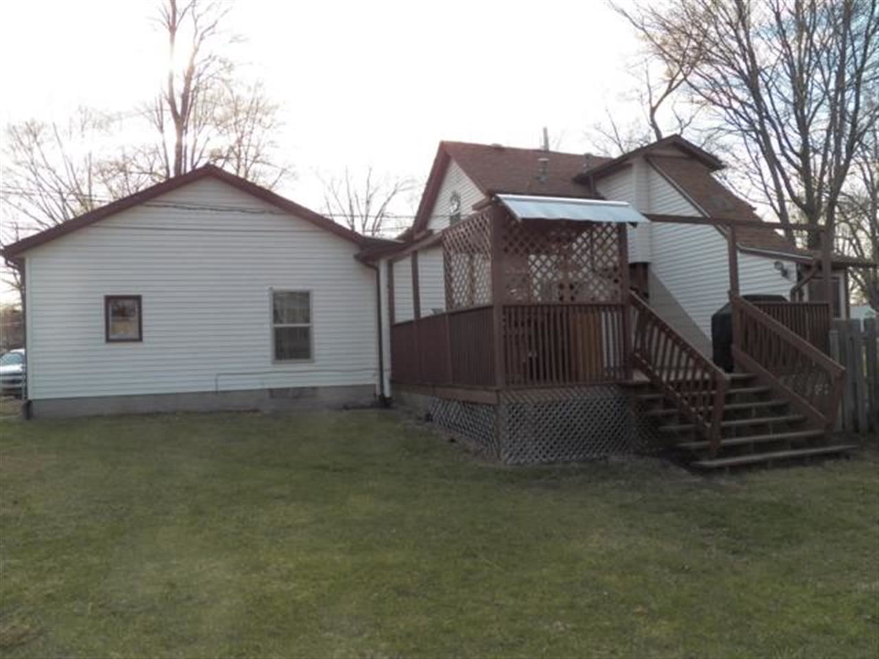 301 E Warren St, Middlebury, IN 46540 photo 4