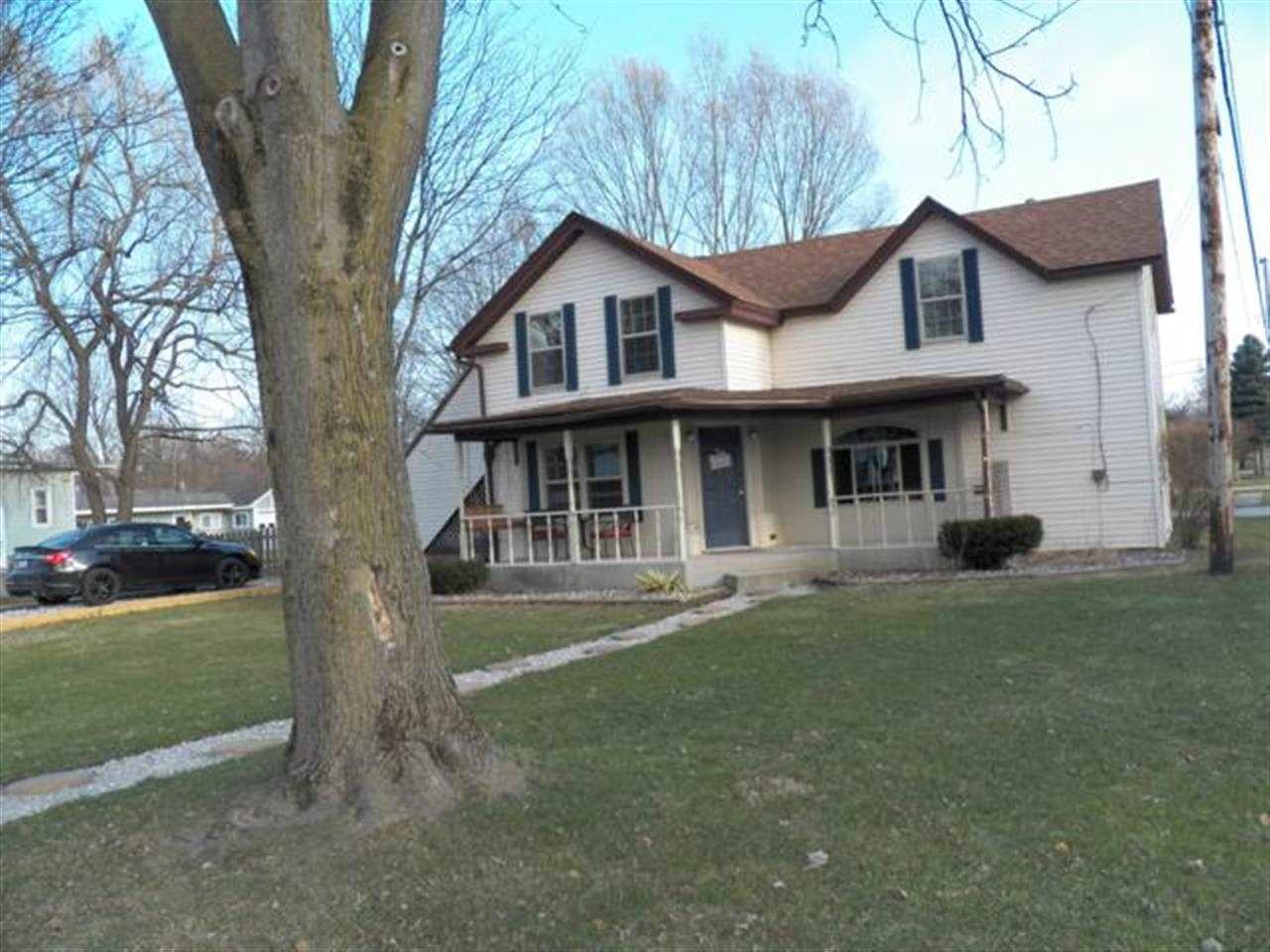 301 E Warren St, Middlebury, IN 46540 photo 2
