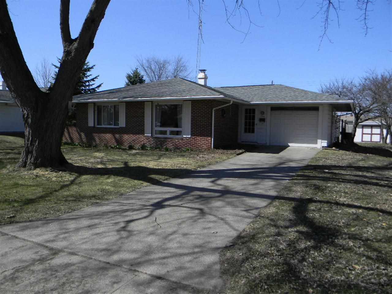 745 Pleasant Ln, Lagrange, IN 46761 photo 2