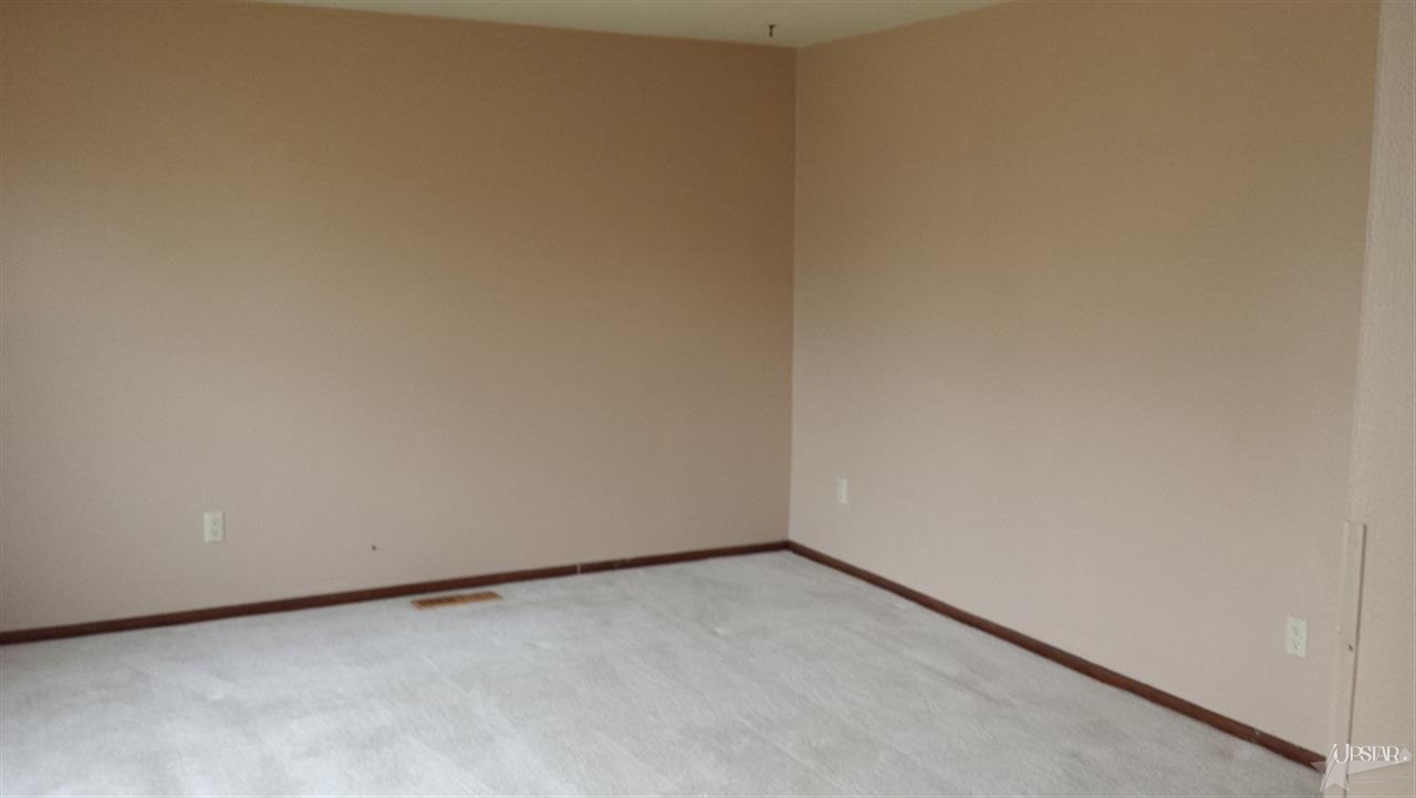 6418 Bellefield Dr, Fort Wayne, IN 46835 photo 3