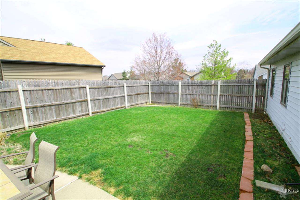 10302 Copper Tree Pl, Fort Wayne, IN 46804 photo 3