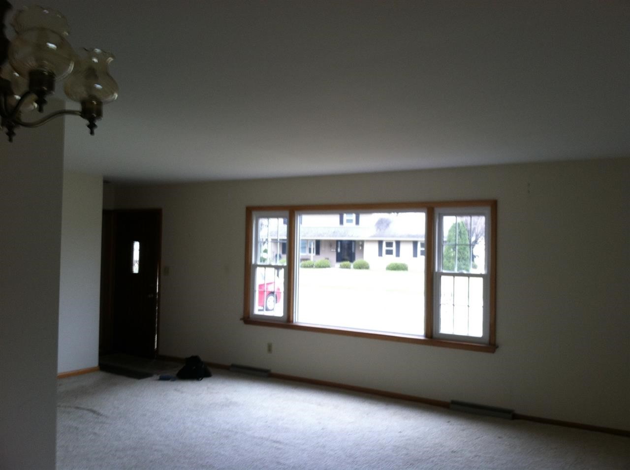 2205 Brookview Dr, Warsaw, IN 46580 photo 2