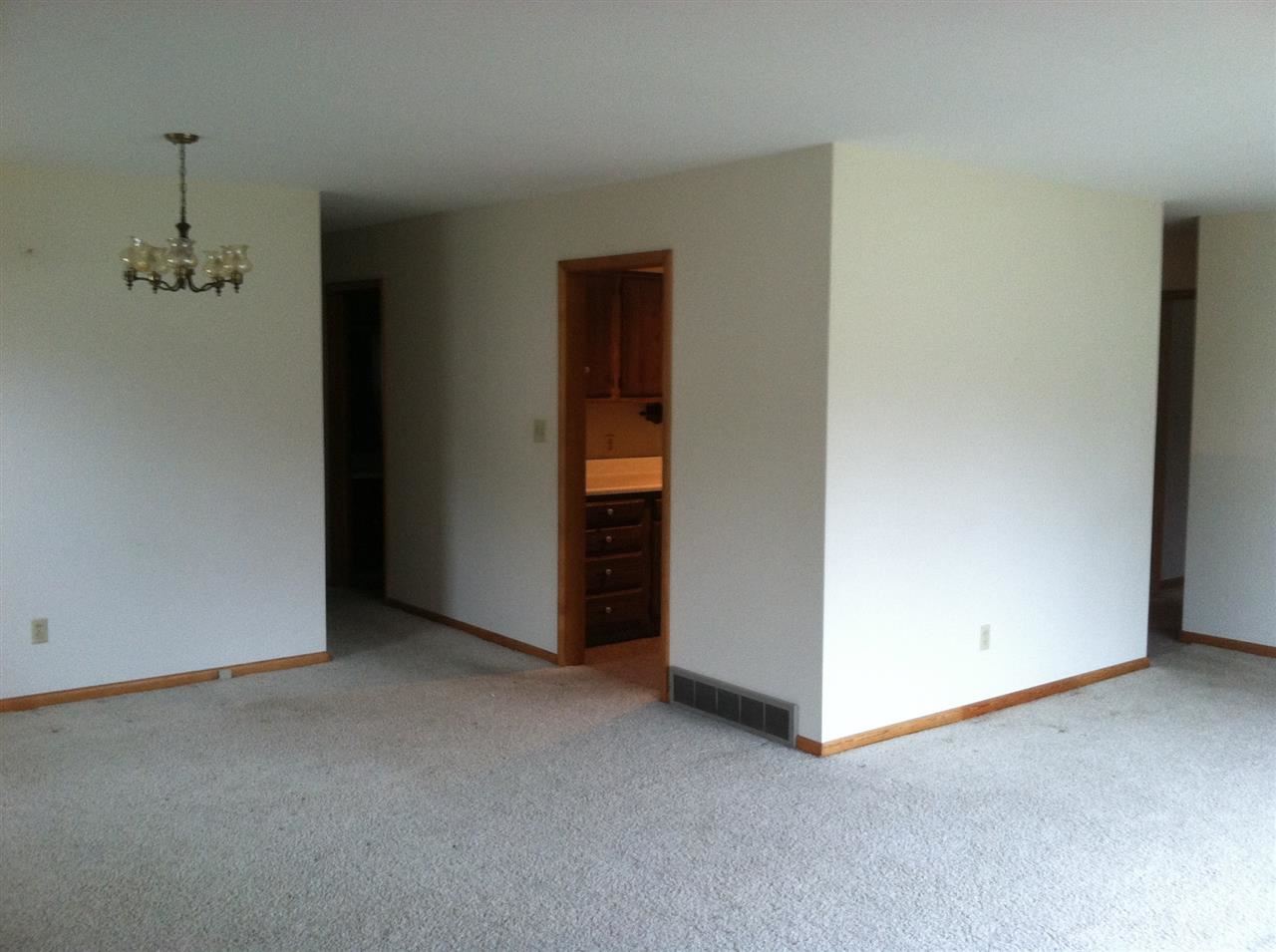 2205 Brookview Dr, Warsaw, IN 46580 photo 3