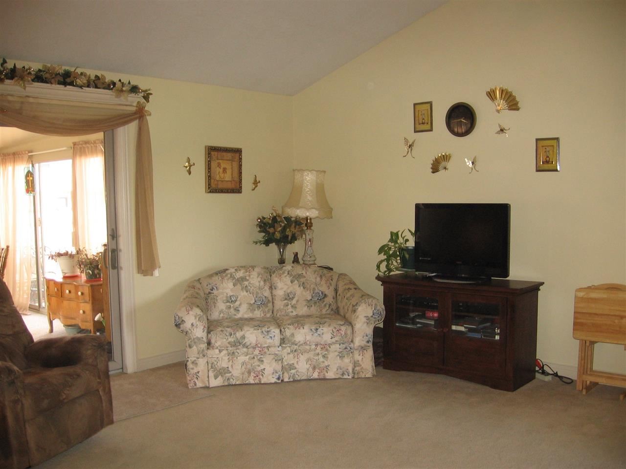 1110 Sycamore Ct, Auburn, IN 46706 photo 2