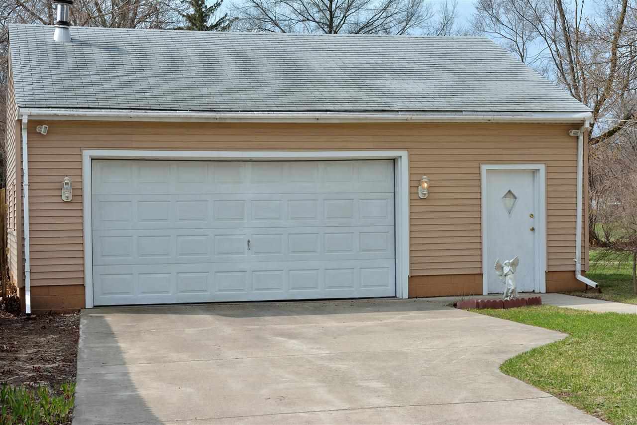 945 Goshen Ave, Elkhart, IN 46516 photo 2