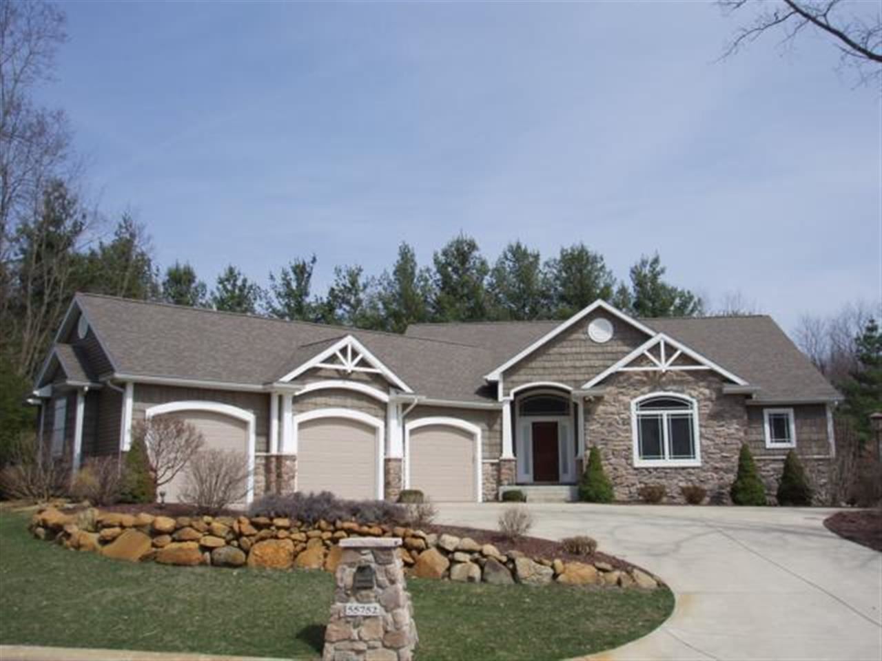 55752 Little Creek Ln, Middlebury, IN 46540 photo 2