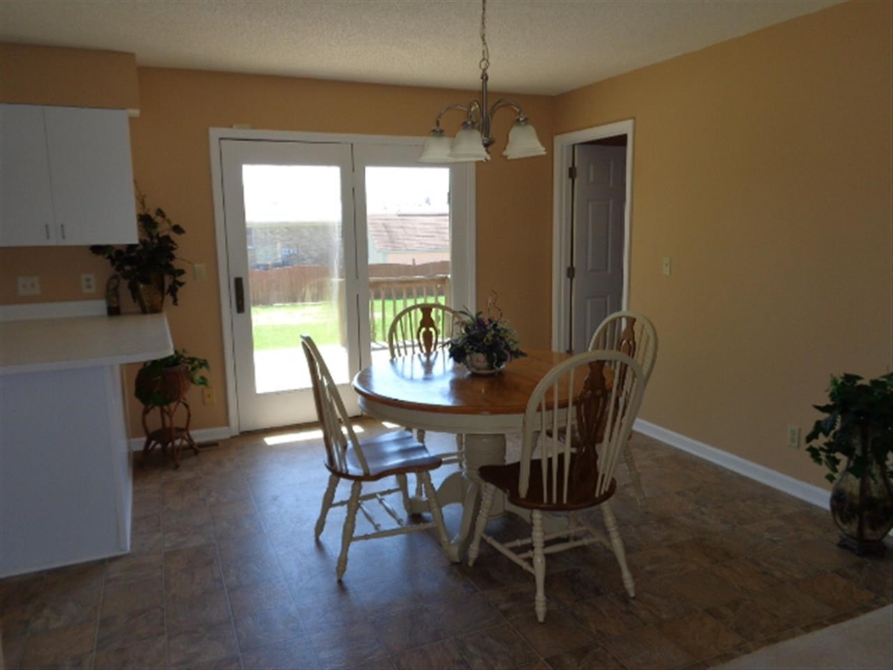 8977 Arizona Dr, Newburgh, IN 47630 photo 5