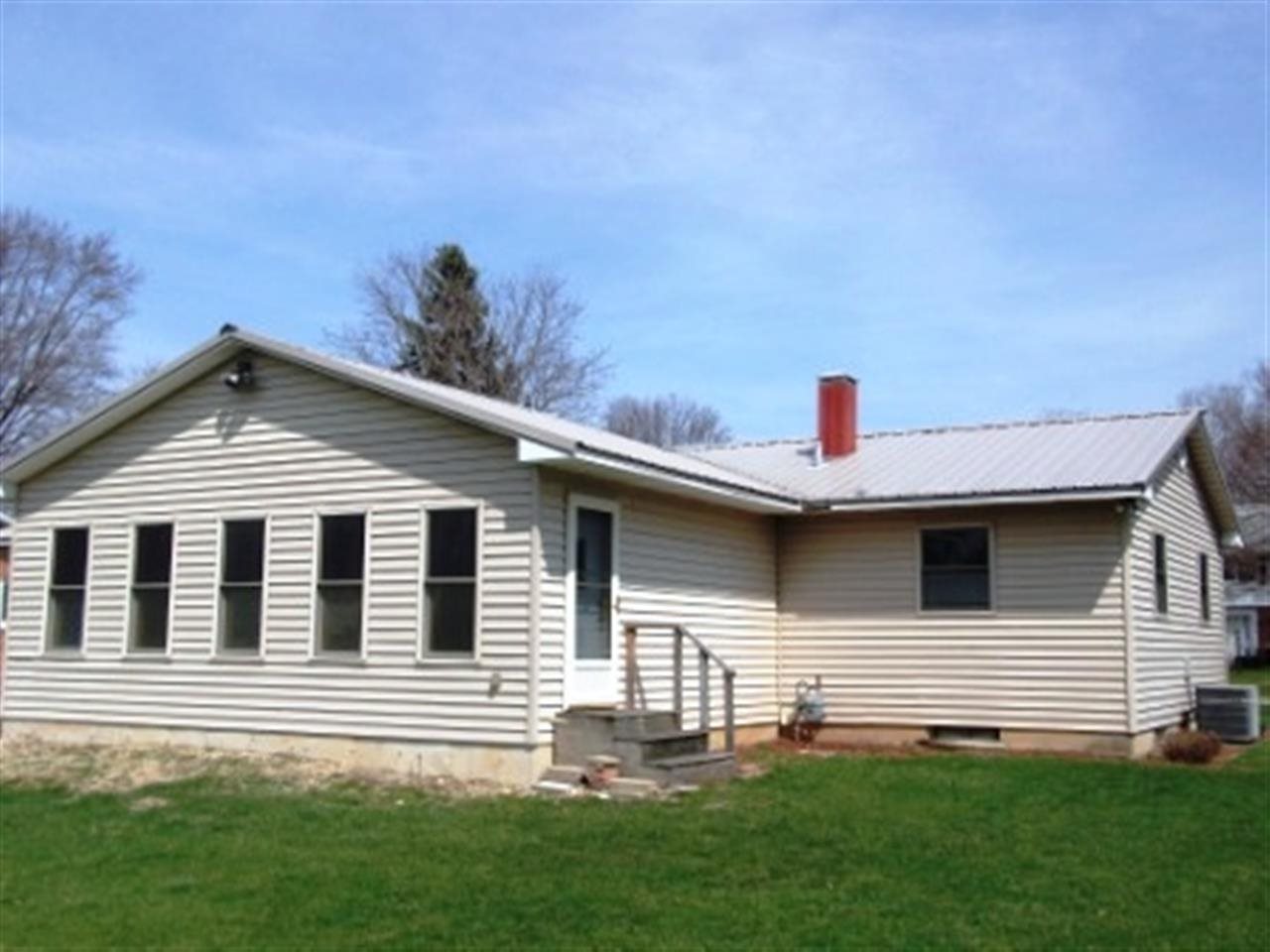 305 S Washington St, Wakarusa, IN 46573 photo 17