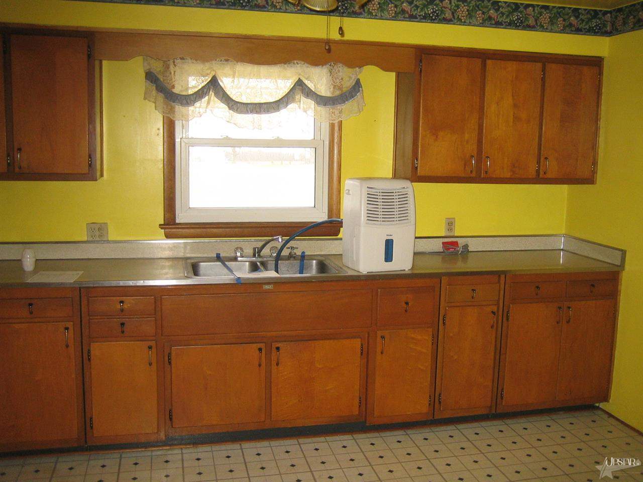 409 N Elm, Butler, IN 46721 photo 2