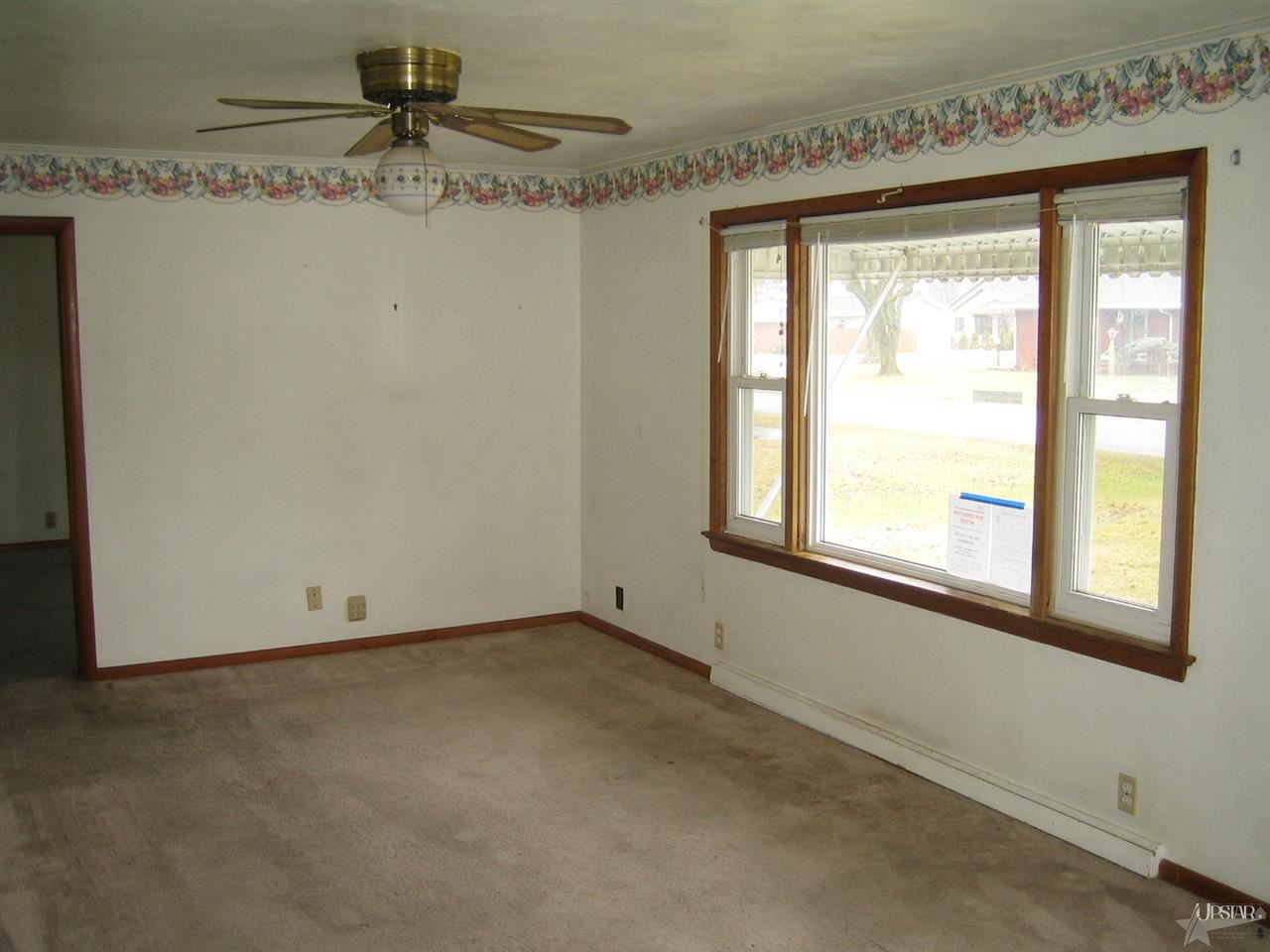 409 N Elm, Butler, IN 46721 photo 3