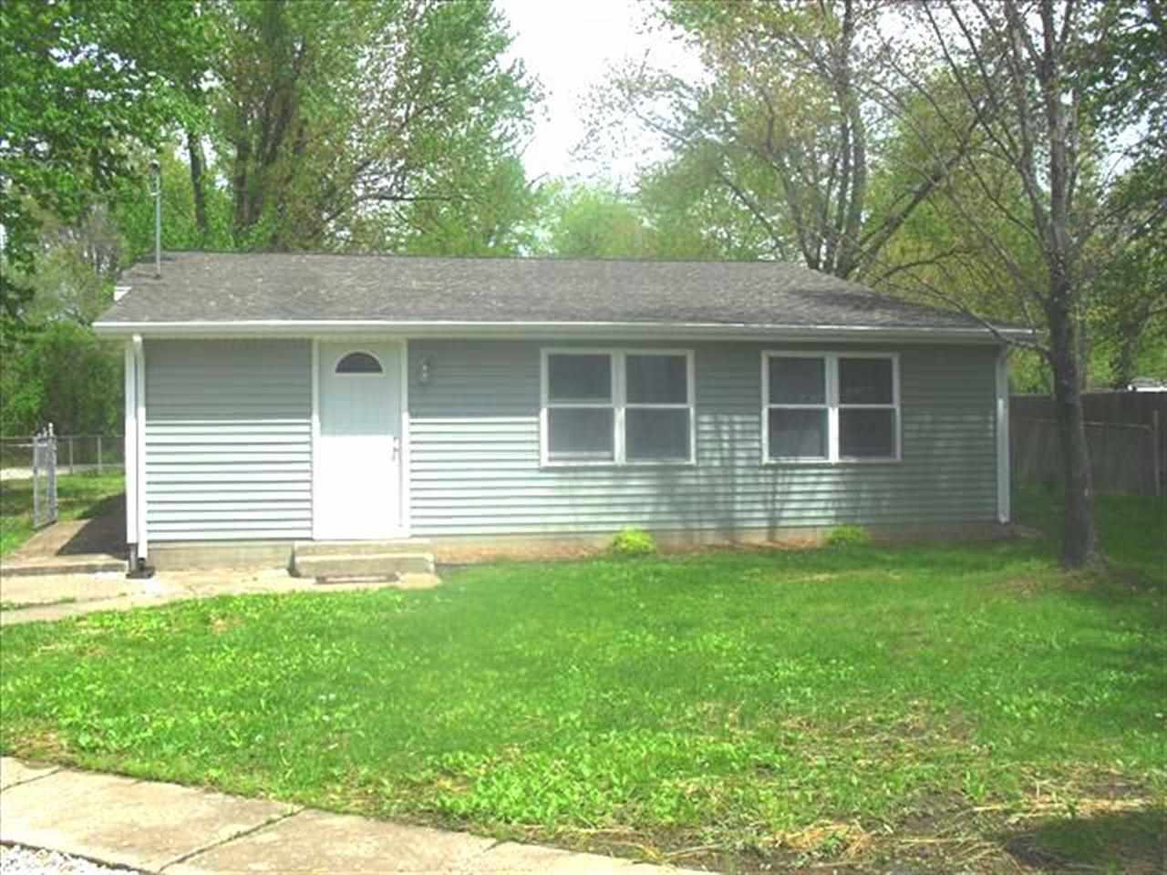 420 W Maple St, Chandler, IN 47610 photo 4