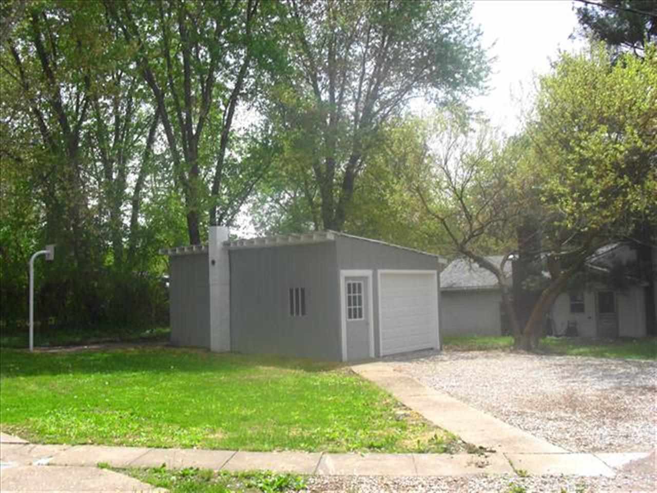 420 W Maple St, Chandler, IN 47610 photo 5