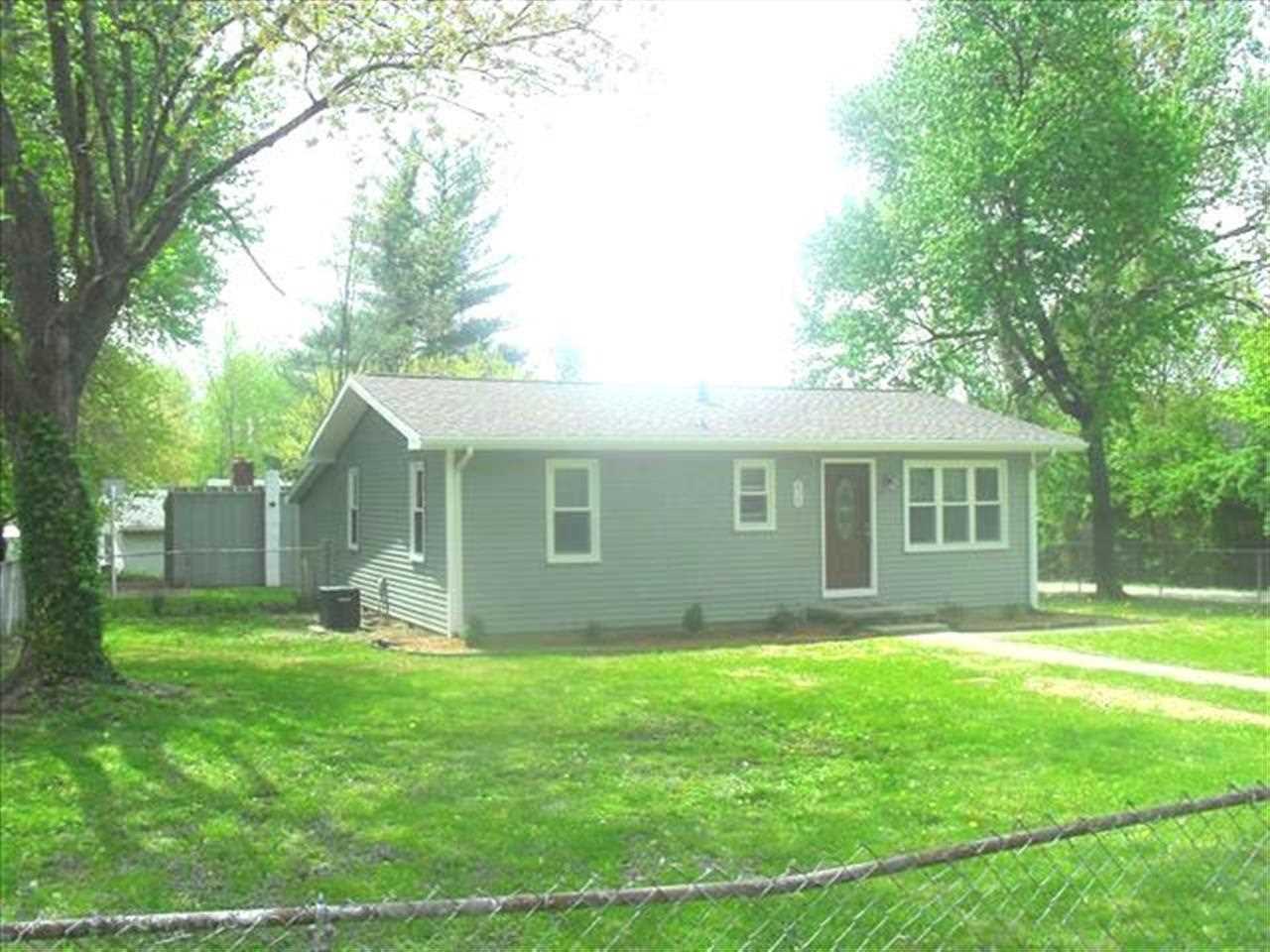 420 W Maple St, Chandler, IN 47610 photo 2