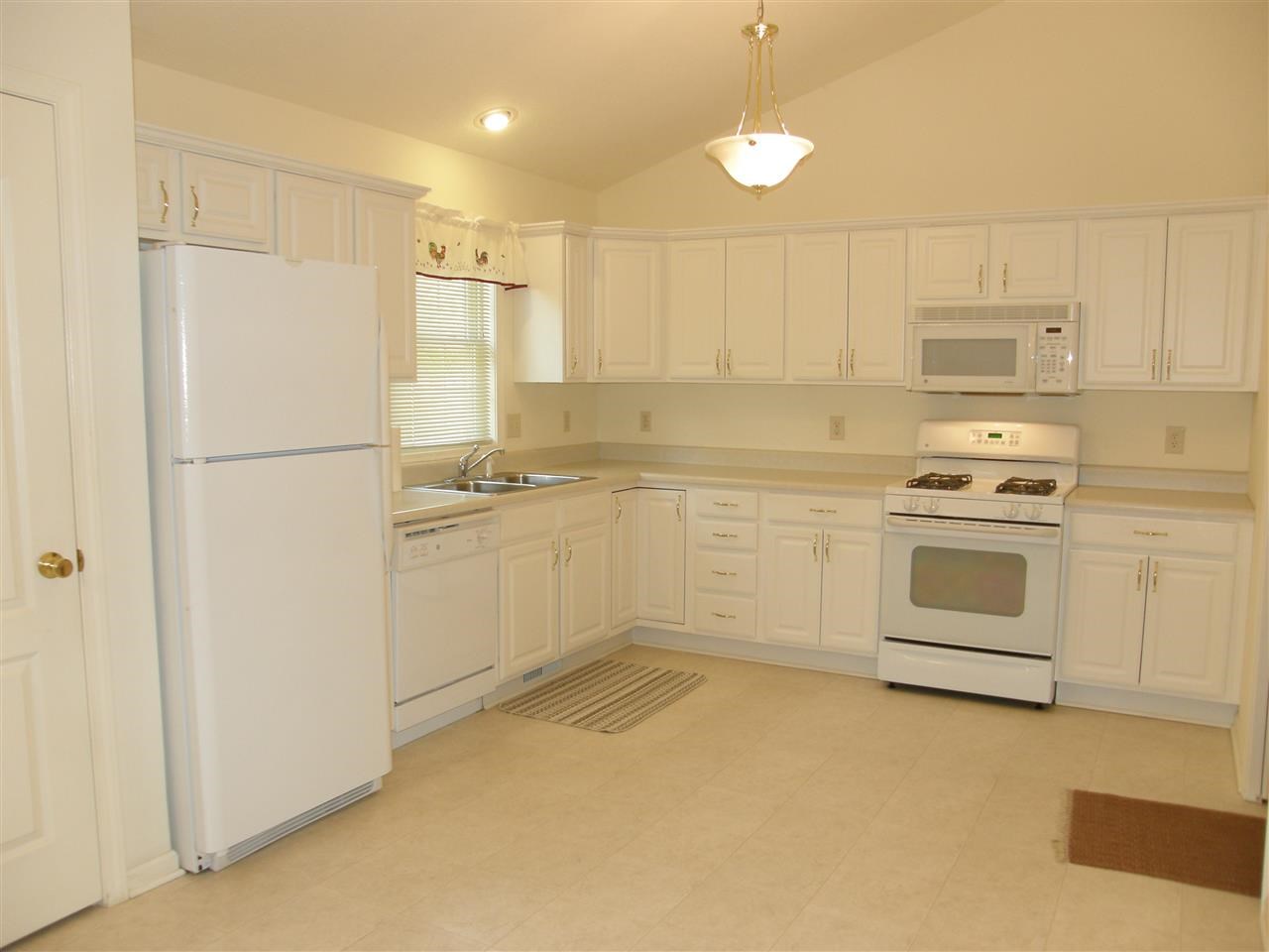 4217 Cherry Pointe Dr, South Bend, IN 46628 photo 7