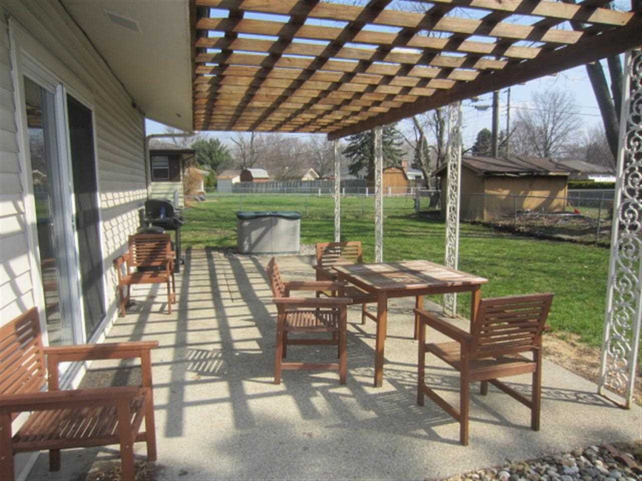 54680 Circle Ln, Elkhart, IN 46514 photo 2