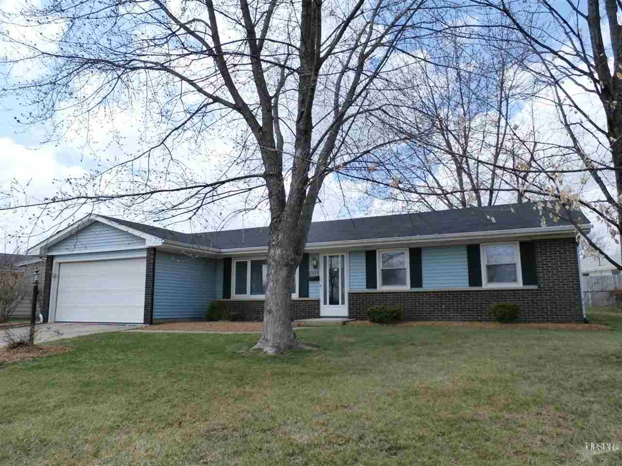 2916 Shalimar Cir, Fort Wayne, IN 46808 photo 1