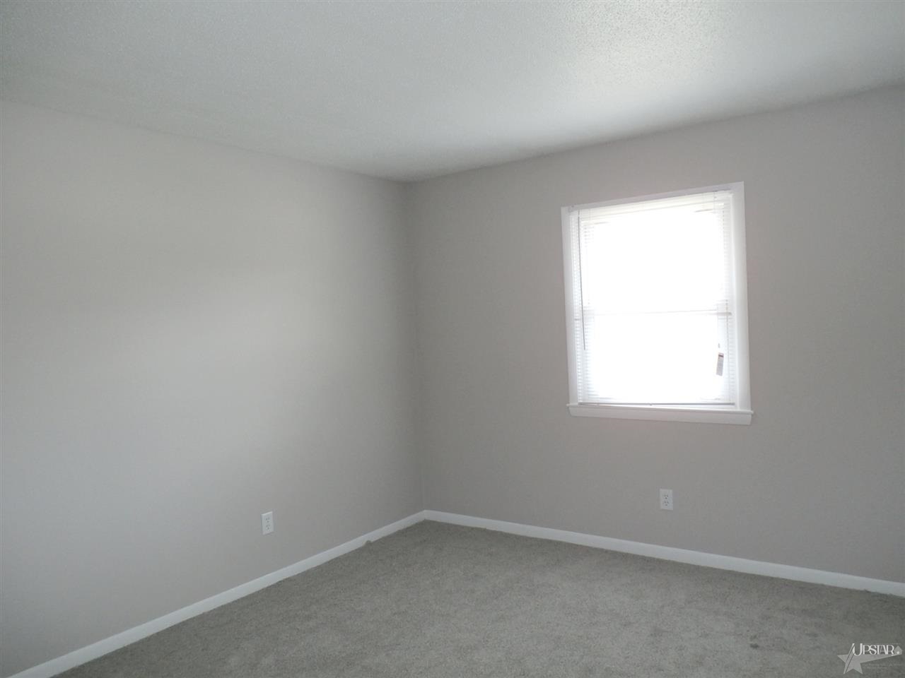 2916 Shalimar Cir, Fort Wayne, IN 46808 photo 3