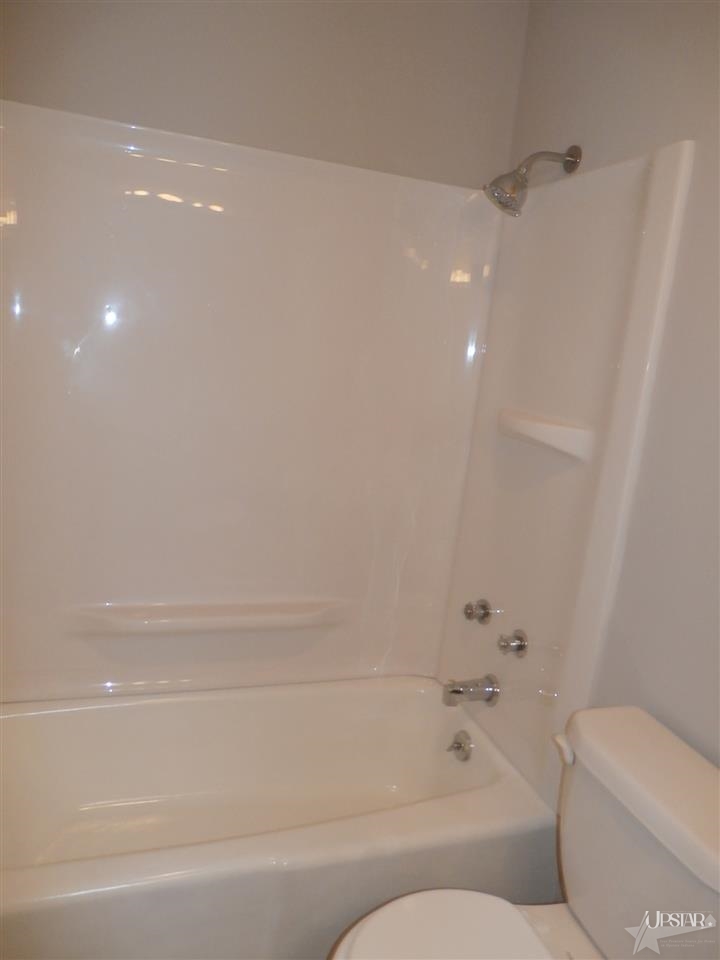 2916 Shalimar Cir, Fort Wayne, IN 46808 photo 11
