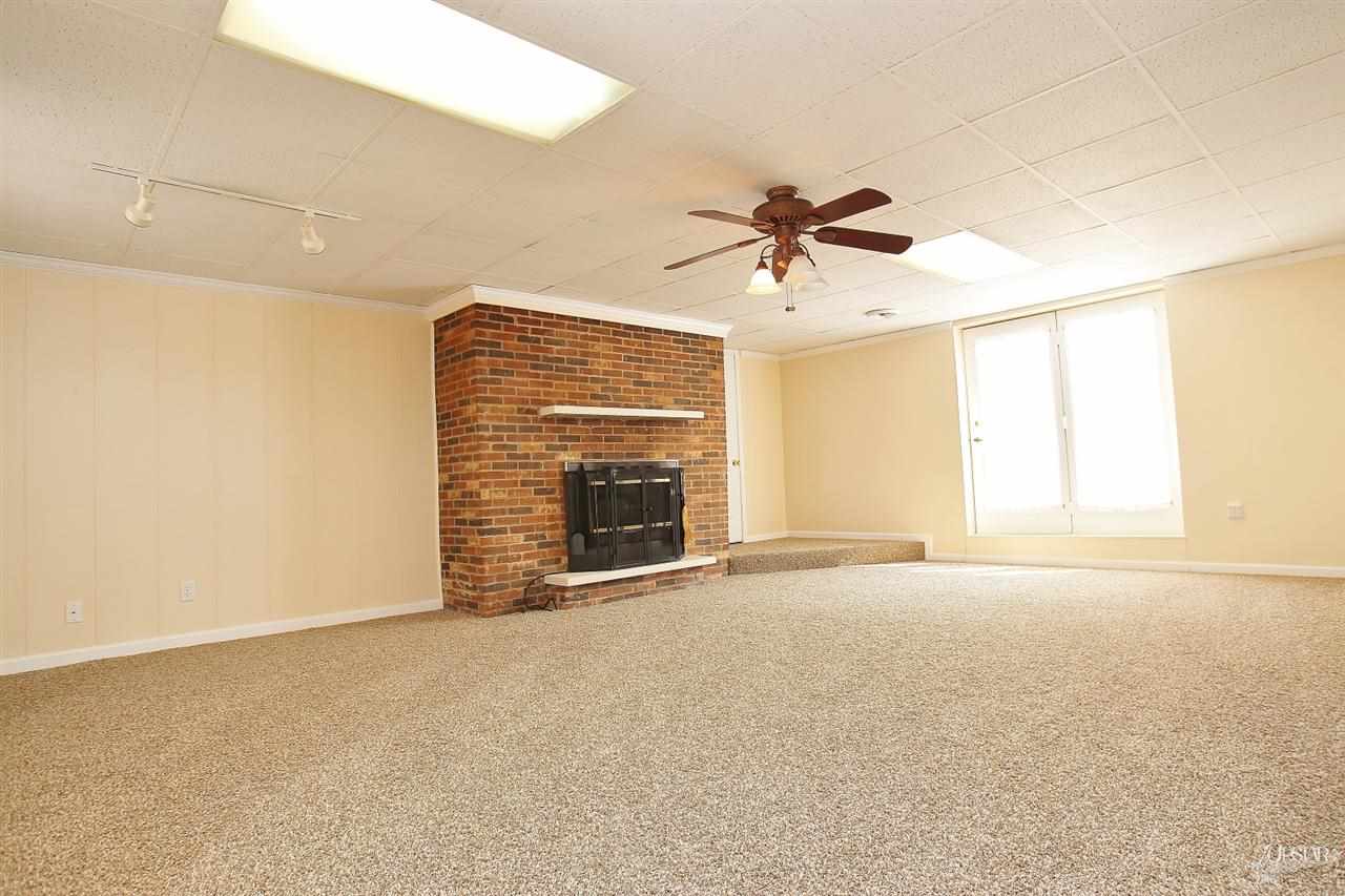 1101 Garden St, Kendallville, IN 46755 photo 2