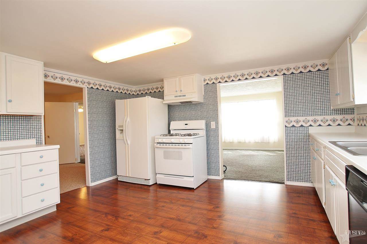 1101 Garden St, Kendallville, IN 46755 photo 6