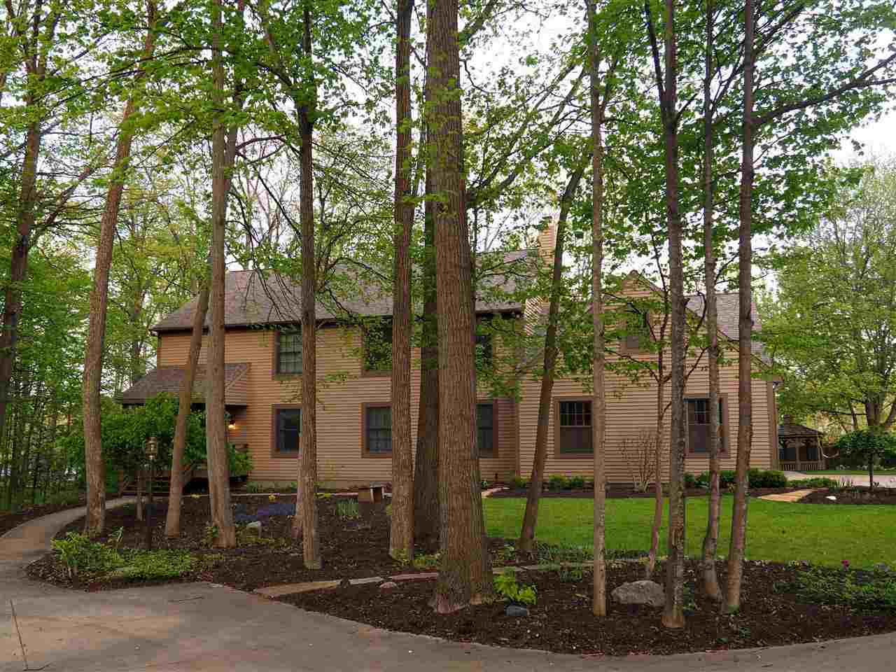 725 Oaktree Ct, Fort Wayne, IN 46845 photo 2