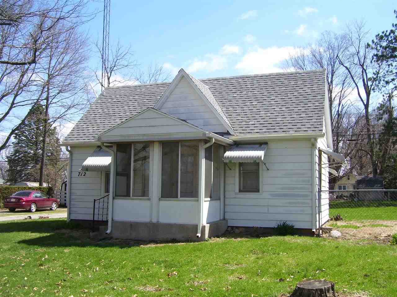 712 S Main St, Culver, IN 46511 photo 3