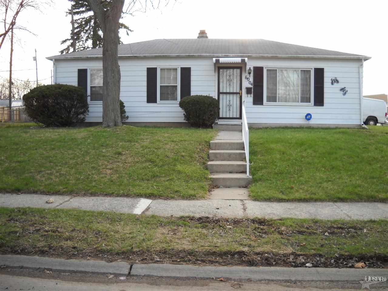 6004 Downingtown Dr, Fort Wayne, IN 46816 photo 2