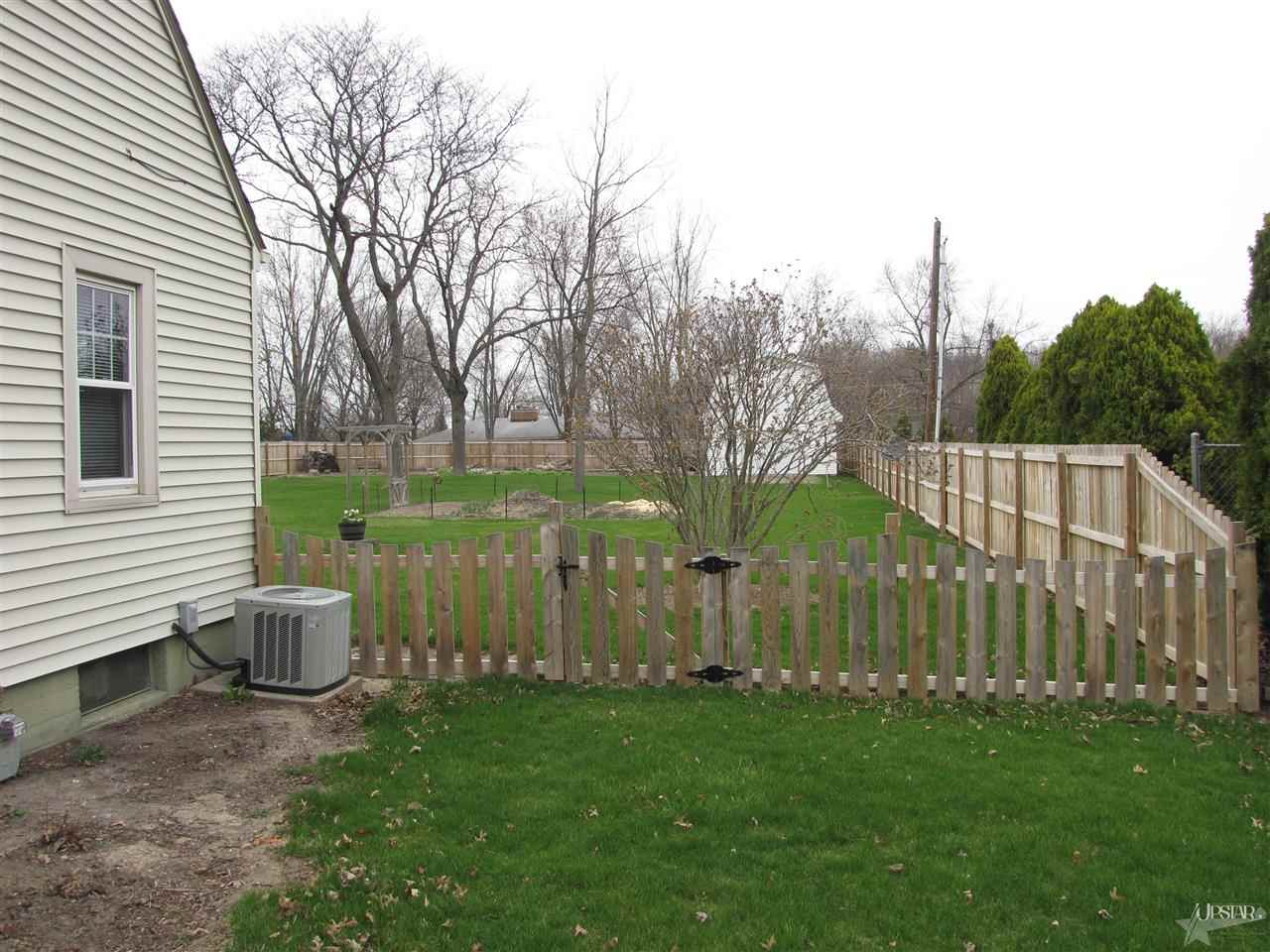 515 Stratton Rd, Fort Wayne, IN 46825 photo 3