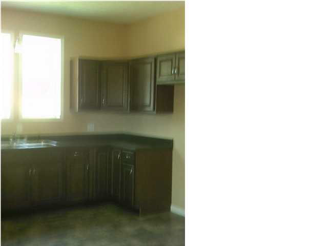 109 W 3rd St, Huntingburg, IN 47542 photo 6