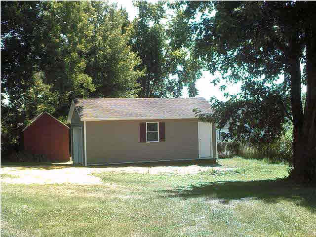 109 W 3rd St, Huntingburg, IN 47542 photo 4