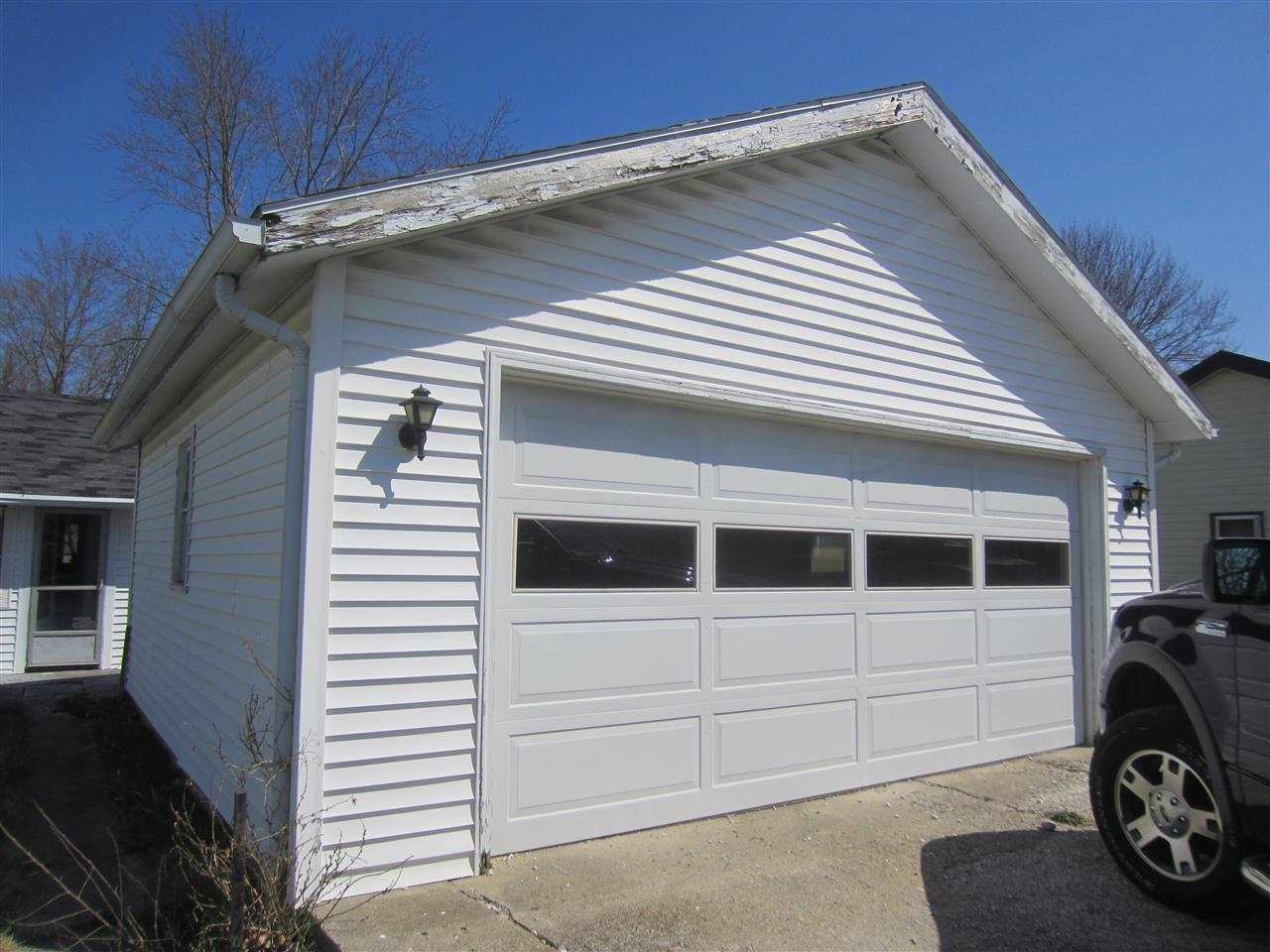 714 E Sherman St, Marion, IN 46952 photo 5