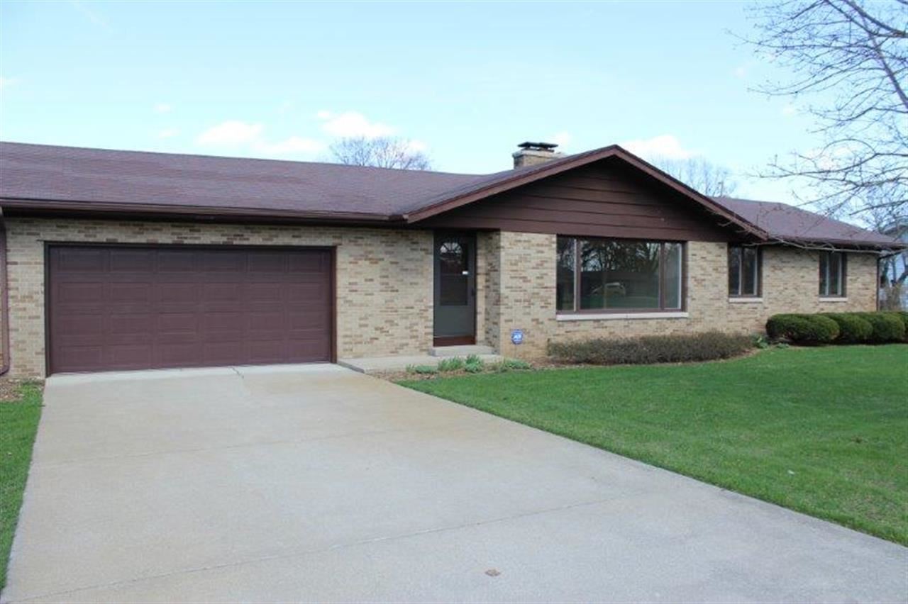 55760 Riverdale Dr, Elkhart, IN 46514 photo 1