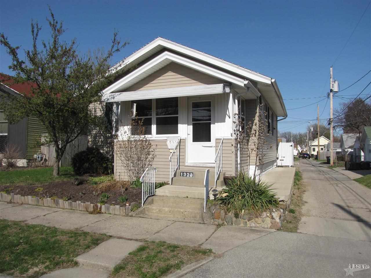 1328 Morton St, Fort Wayne, IN 46805 photo 1