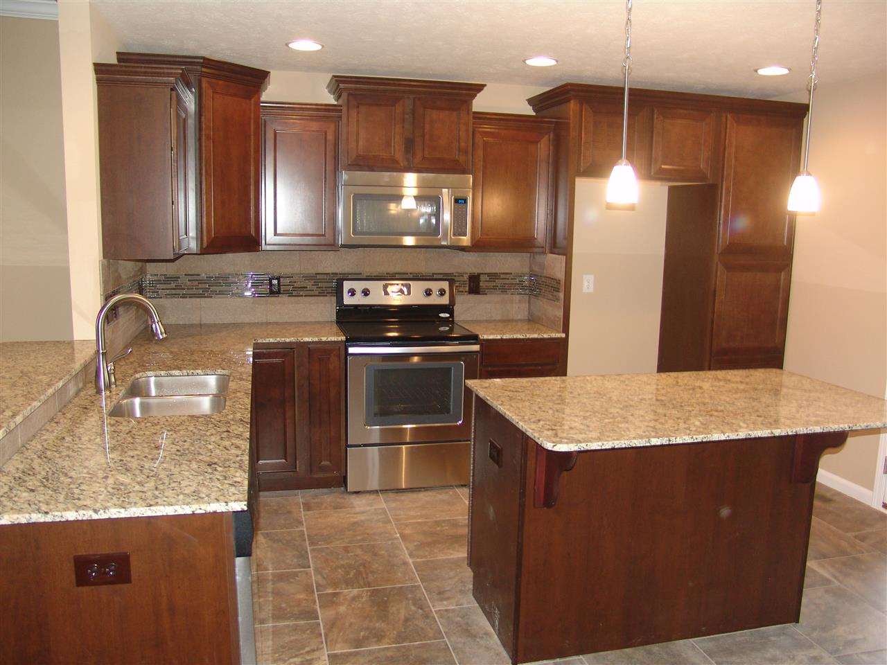 14945 Kingsmont Dr, Evansville, IN 47725 photo 2