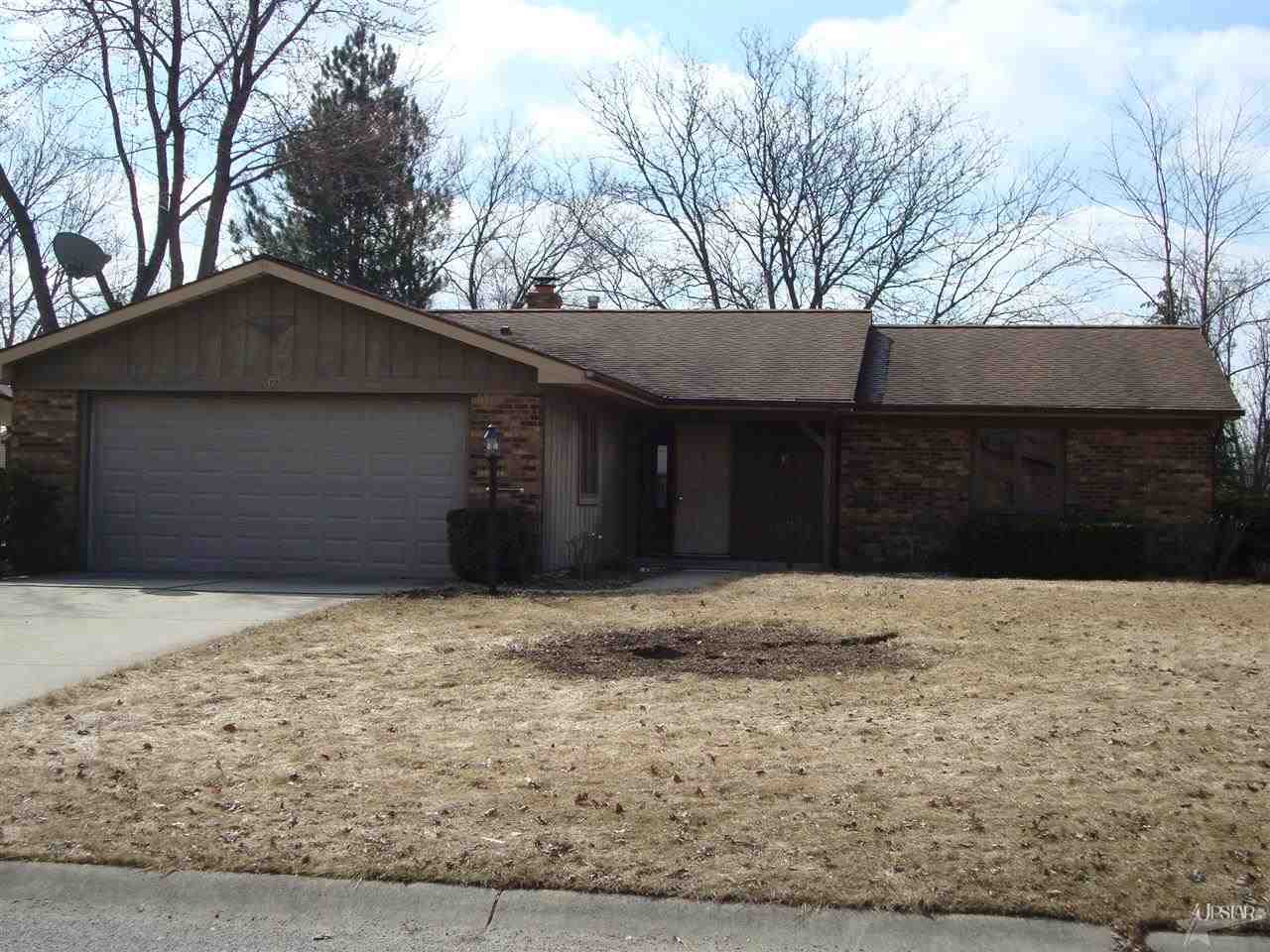 1402 Deerbrook Ct, Bluffton, IN 46714 photo 1
