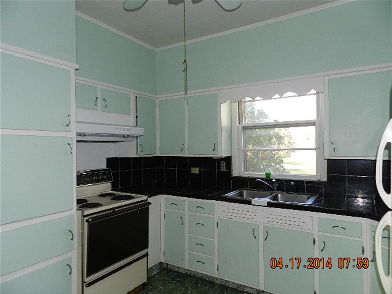 203 E Carroll St, Syracuse, IN 46567 photo 4