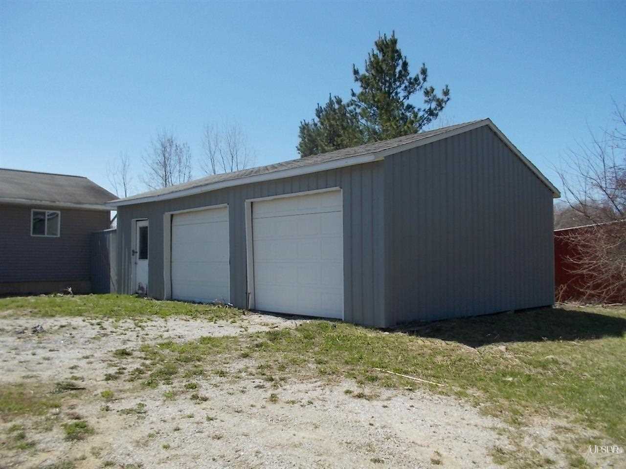 9705 N 1000 E, Kendallville, IN 46755 photo 2
