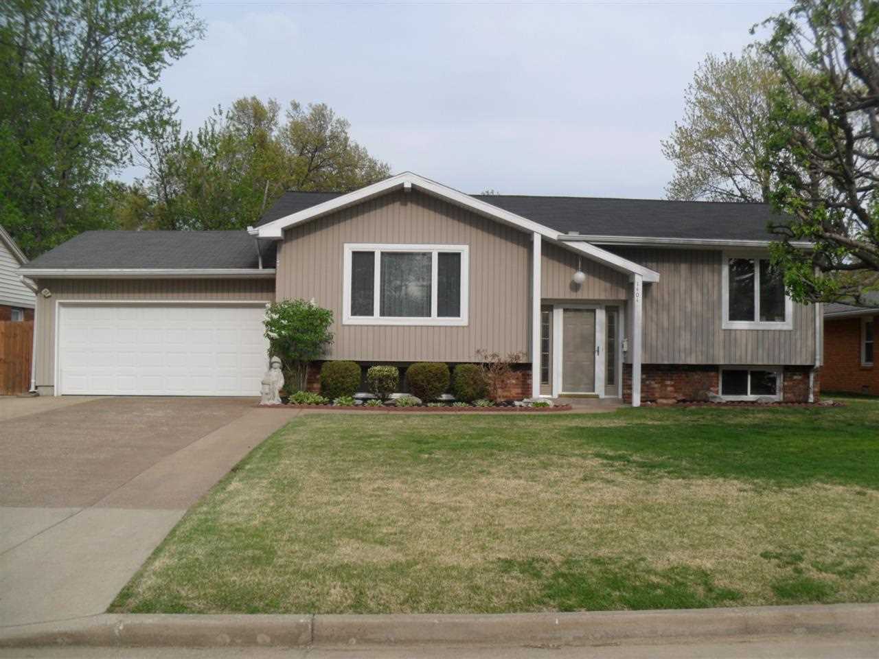 1404 Continental Dr, Evansville, IN 47715 photo 1