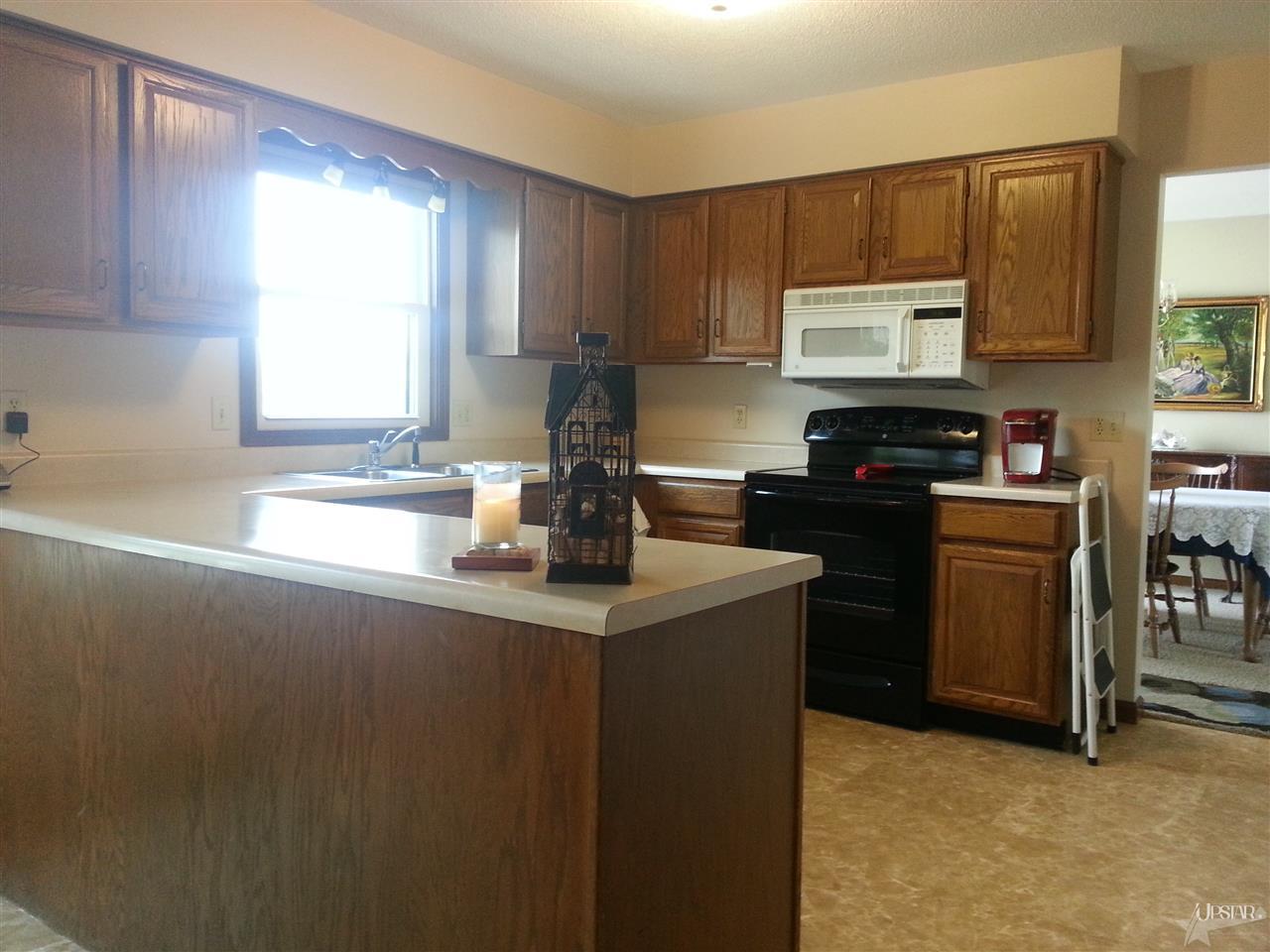 2832 Carrington Dr, Fort Wayne, IN 46804 photo 4
