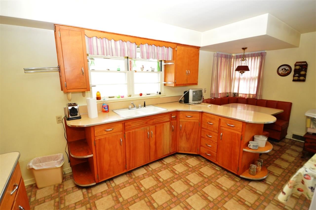 715 E Green St, Frankfort, IN 46041 photo 9