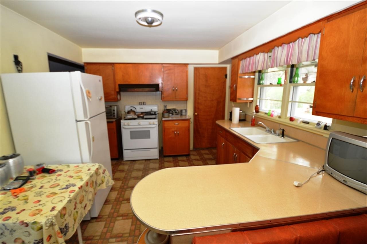 715 E Green St, Frankfort, IN 46041 photo 8