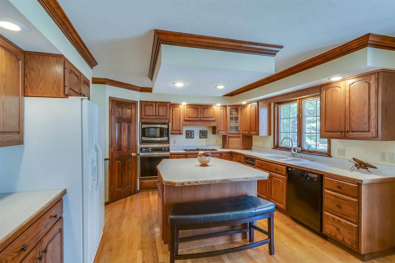 15744 Fieldcrest, Granger, IN 46530 photo 9