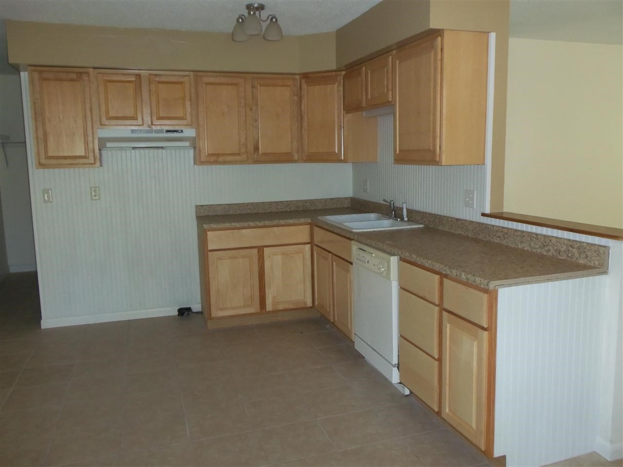 204 W Maple St, Washington, IN 47501 photo 2