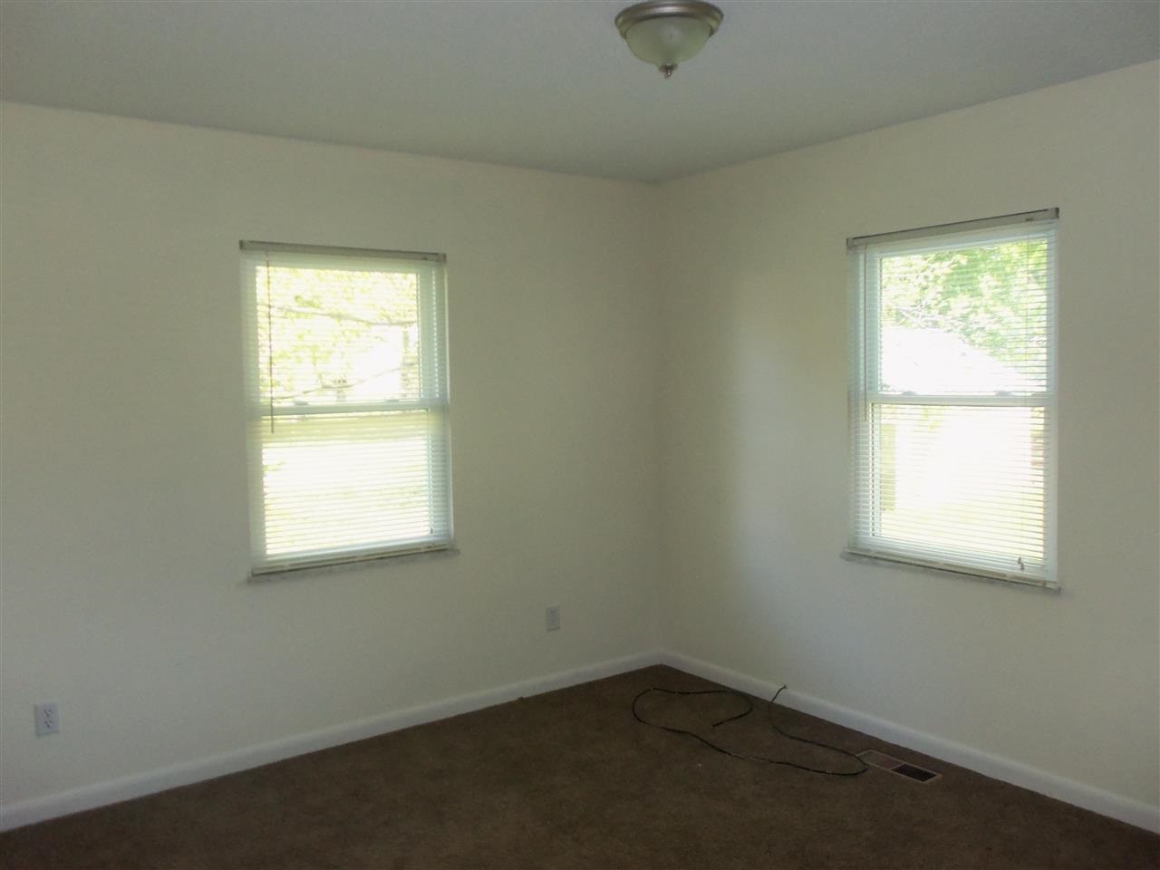204 W Maple St, Washington, IN 47501 photo 7