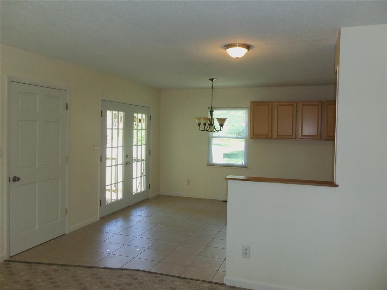 204 W Maple St, Washington, IN 47501 photo 3