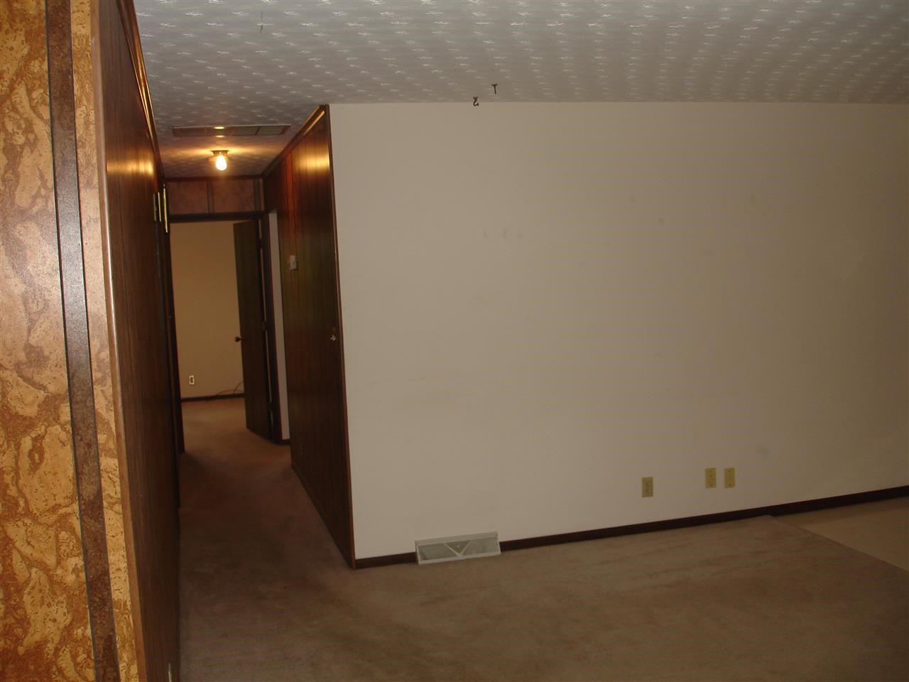 301 Mulberry St, Loogootee, IN 47553 photo 4