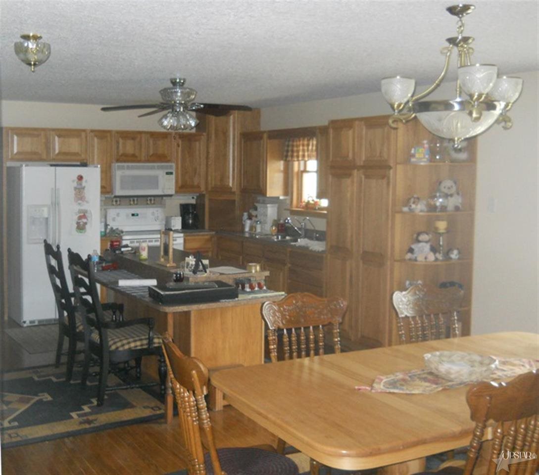524 Adams St, Decatur, IN 46733 photo 7