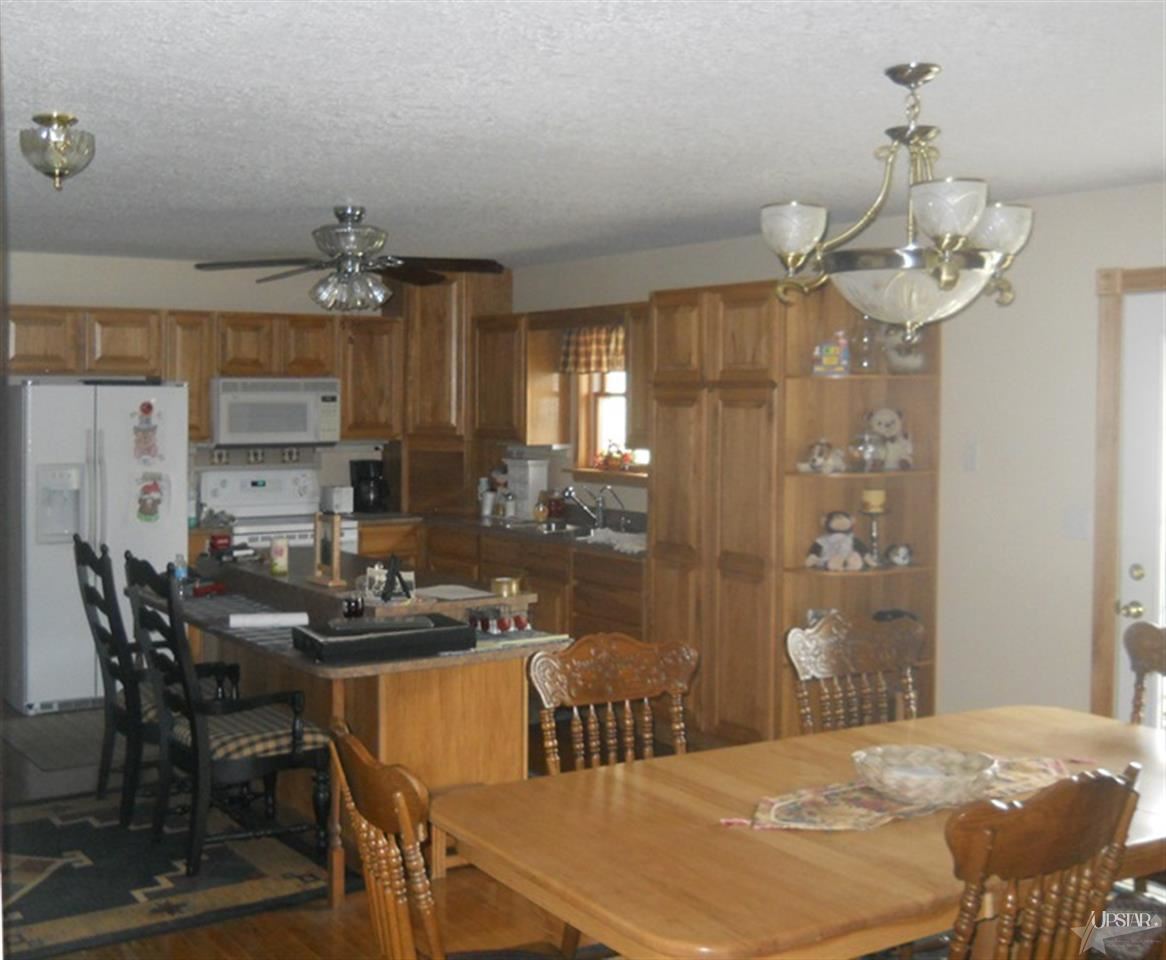 524 Adams St, Decatur, IN 46733 photo 8