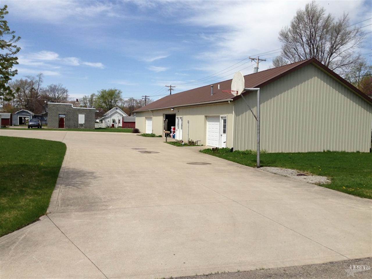524 Adams St, Decatur, IN 46733 photo 4