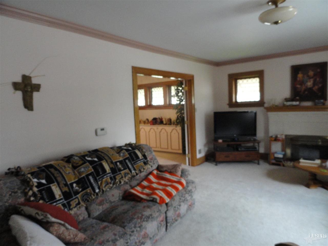 321 Jackson St, Decatur, IN 46733 photo 4